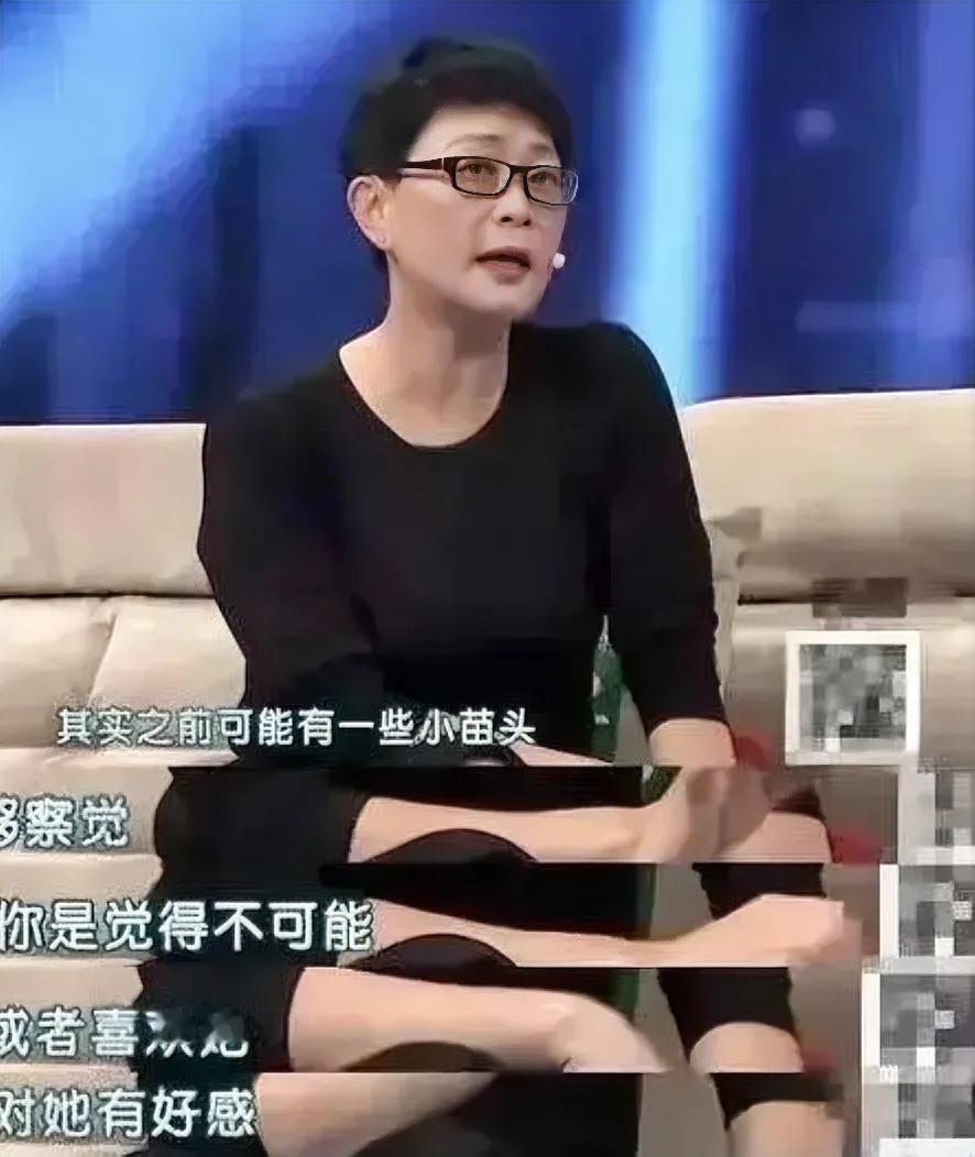 2004年戴志诚向杨蕾提出离婚娶了自己的师母，十年后的一天二人在演出后台相遇，戴