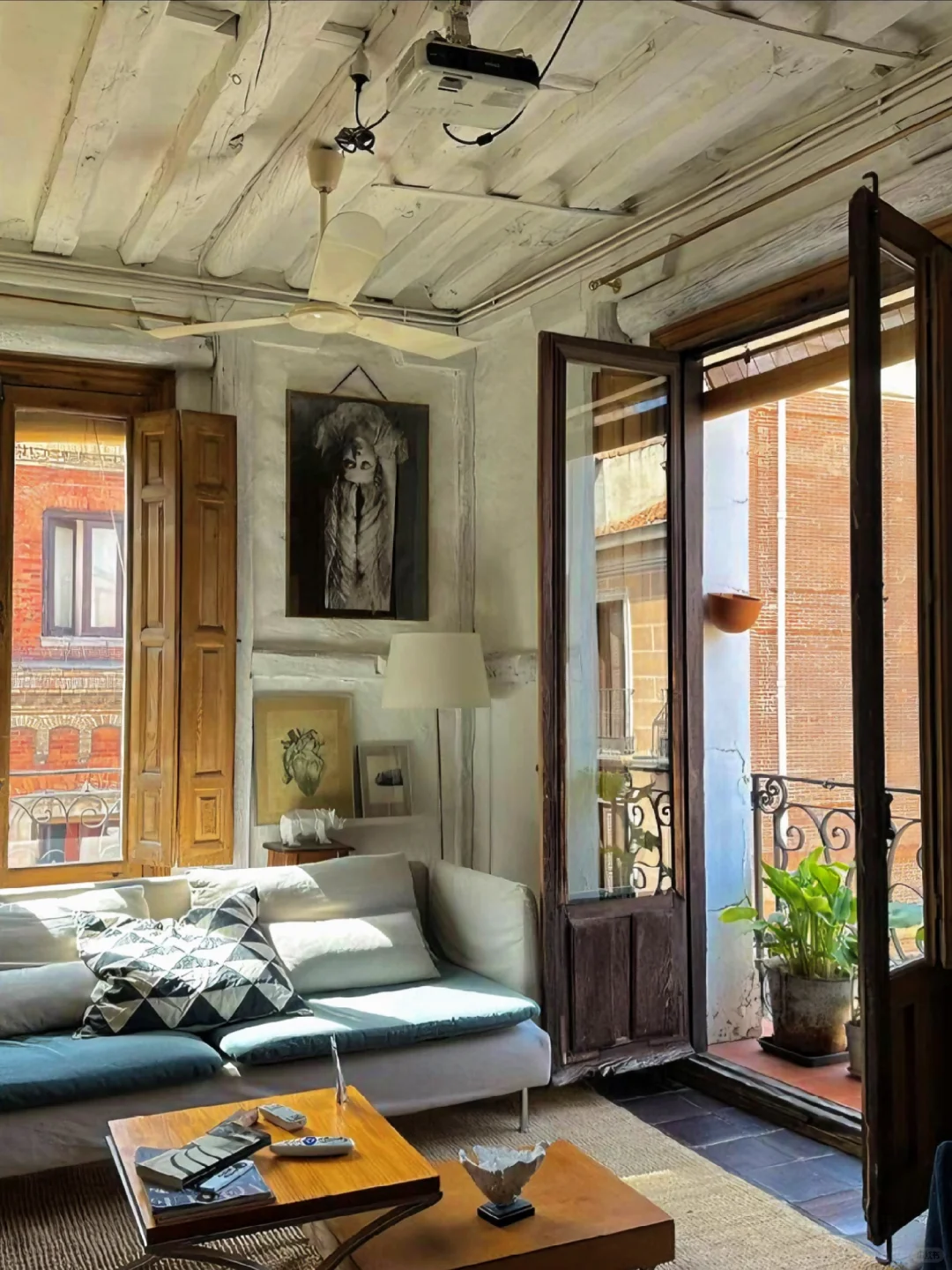西班牙🇪🇸马德里不思议 住到了复古Airbnb！