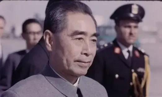 一次国宴时，外宾刁难周总理:您见过世界上最漂亮的女人吗?

周总理微微一笑，那笑