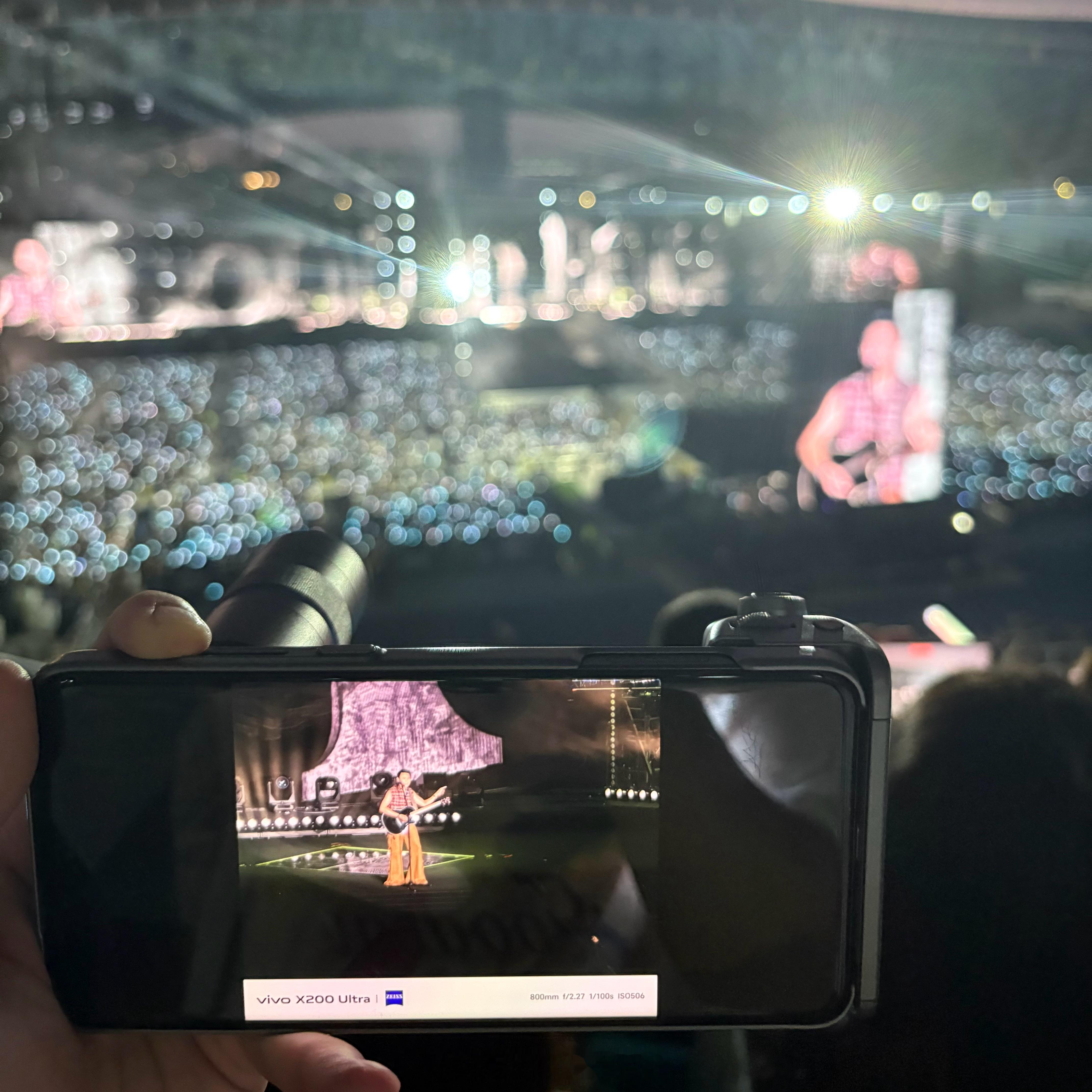 是谁在看陶喆演唱会啊？[doge]原来是我，虽然我买了580的位置可是带上viv