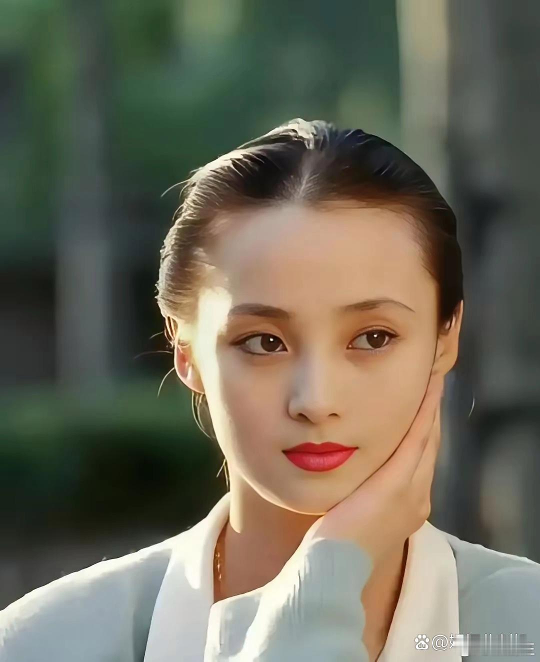 蒋勤勤19岁的照片美得惊人，怪不得一进北电学院，就轰动了整个校园 