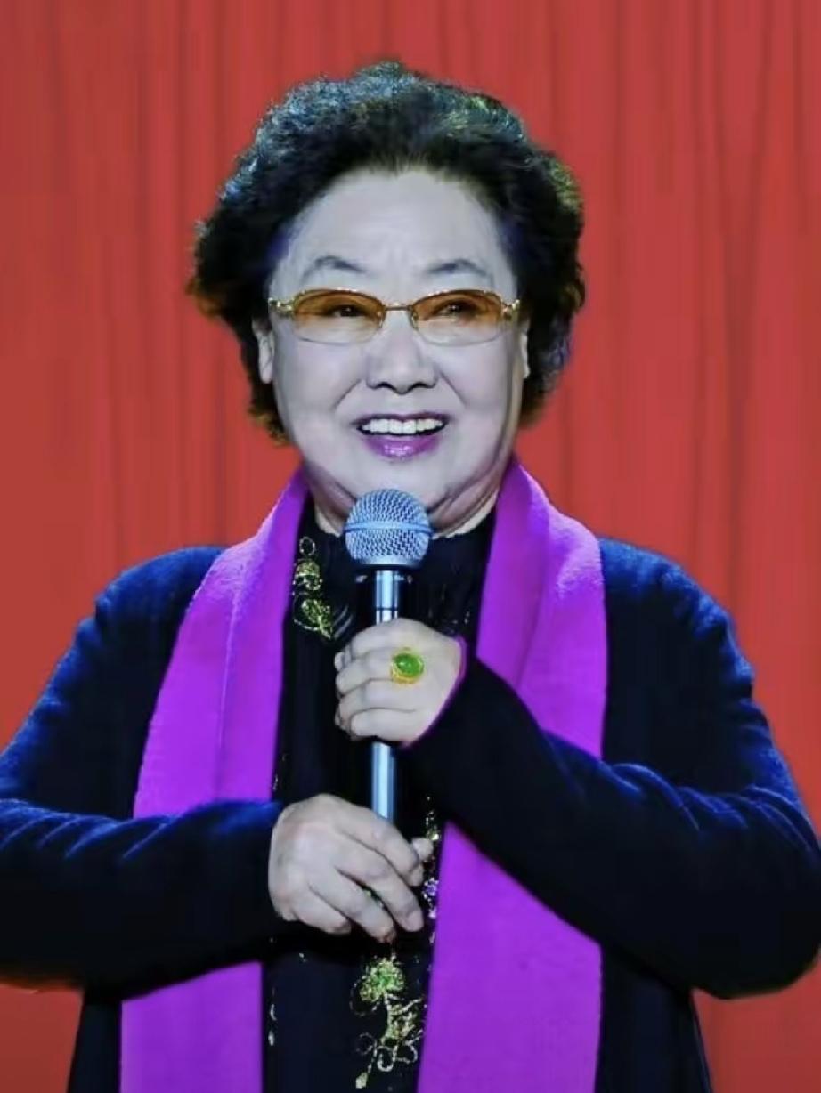 97岁“人民艺术家”郭兰英去世，
给我们所有人都提了个醒，
那就是虽然她一生都无