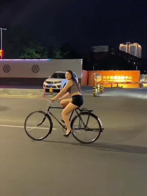 二八大杠
就得站起来蹬才有感觉