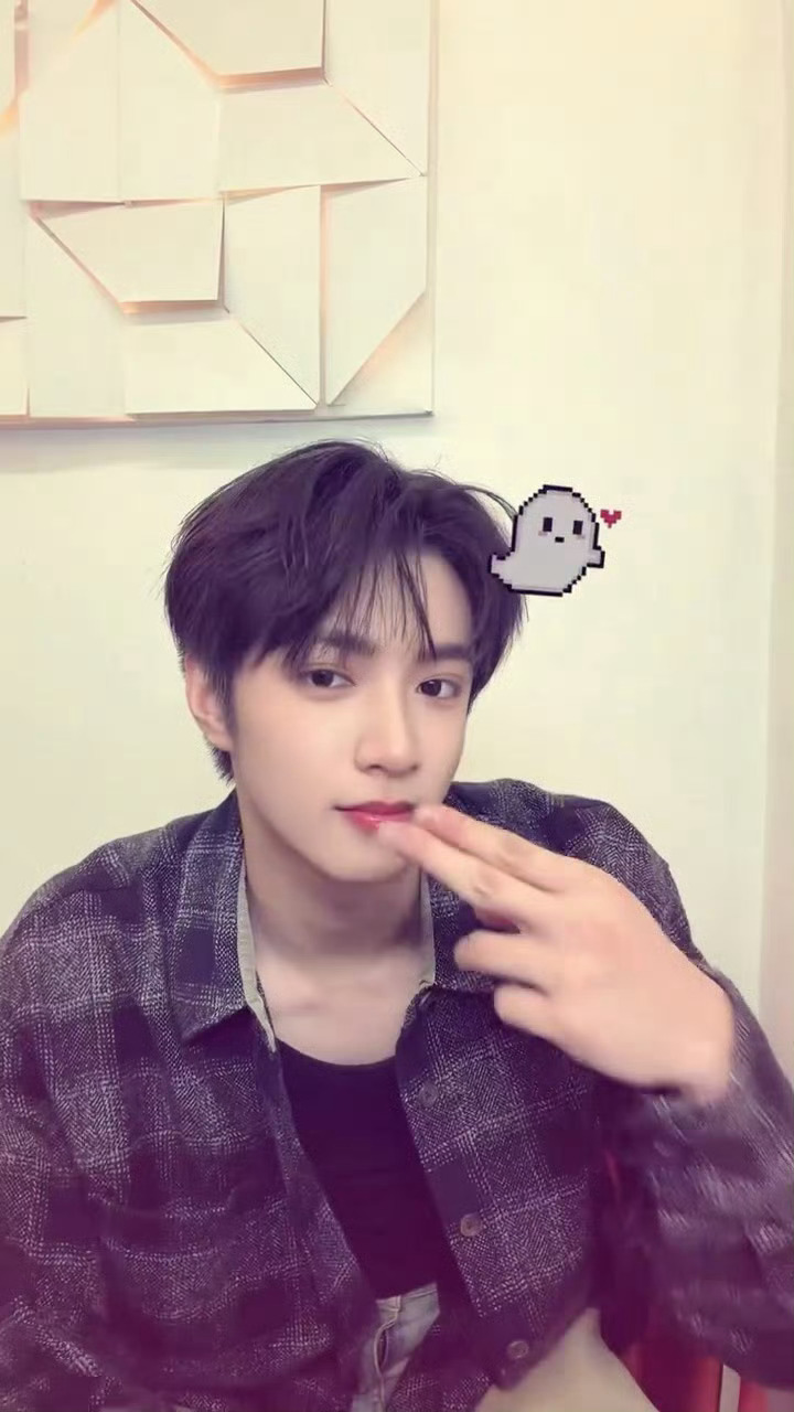 啊啊啊我家耀文真小狗跳了先天小狗圣体！！🥺刘耀文跳了先天小狗圣体