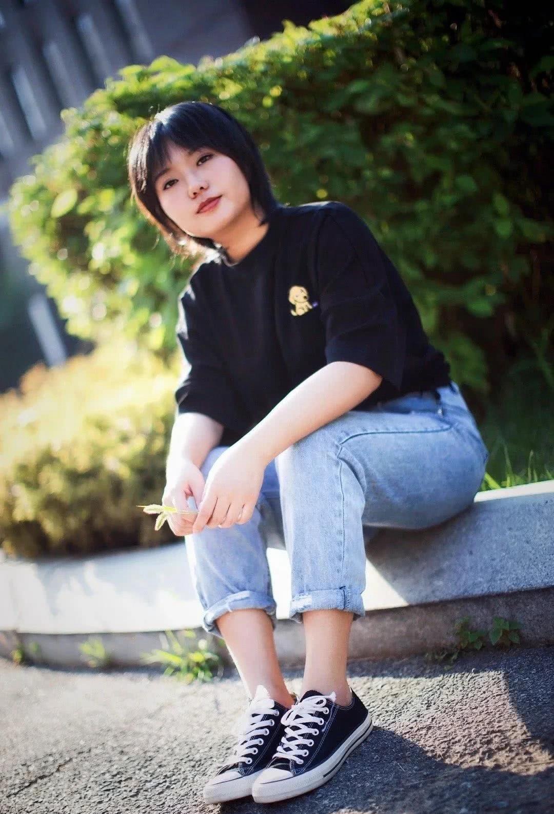 我看大家都在说，李雪琴是想成为第二个贾玲，完全不可能，主要有两个原因：演技和情商