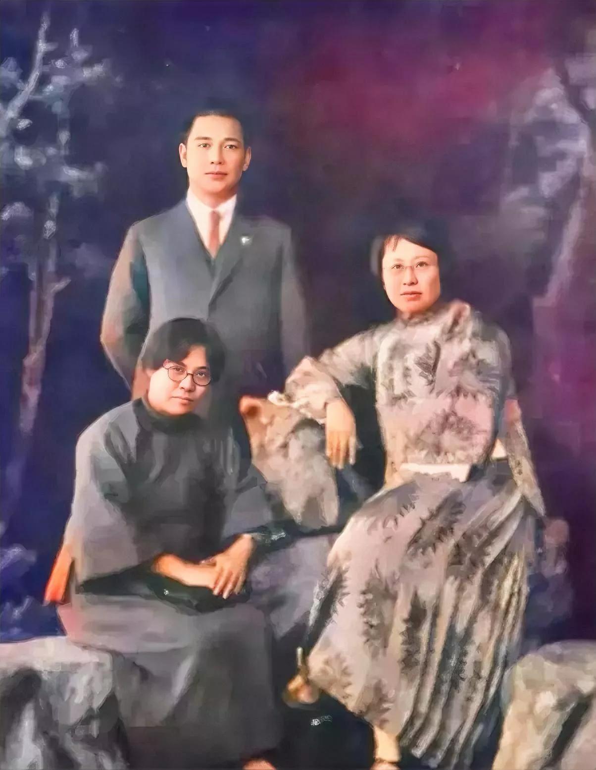 女汉奸陈璧君的一张老照片。1951年，上海提篮桥监狱，女汉奸陈璧君面无表情的看着