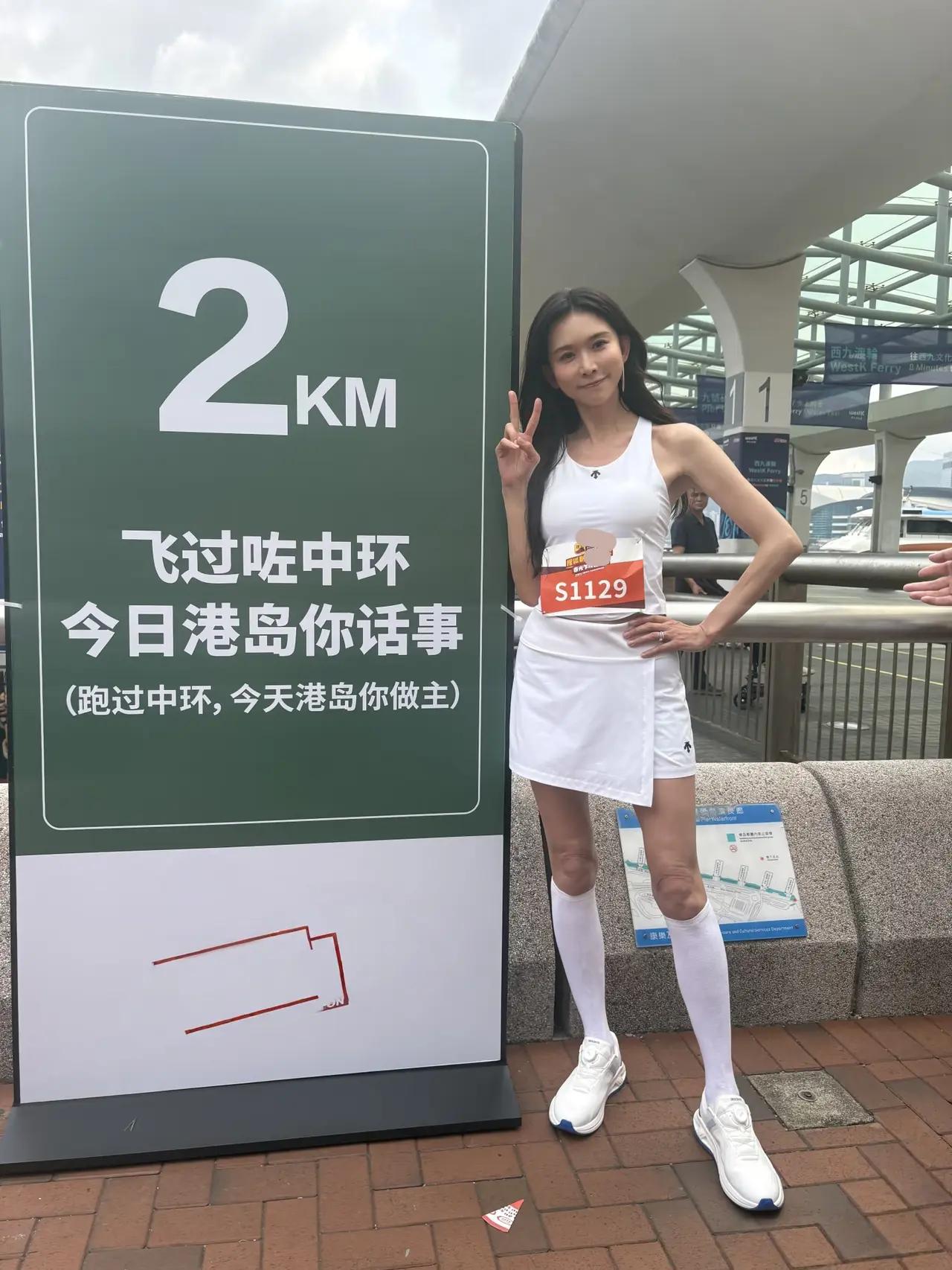 善良的人年纪越大越幼态，说的就是人美心善的林志玲。
52岁的林志玲现身香港马拉松