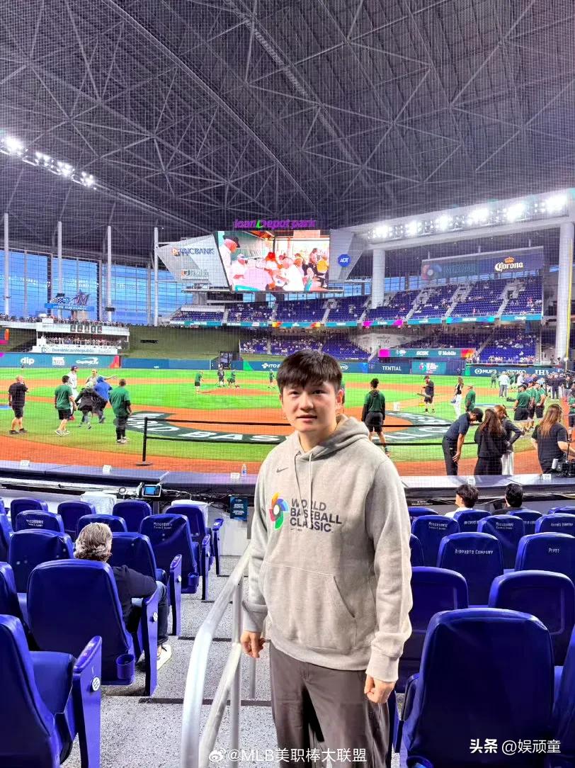 给樊振东拍照的人真的很全面！
正面照，侧面照，后面照，还都是素颜照！
樊振东欧洲