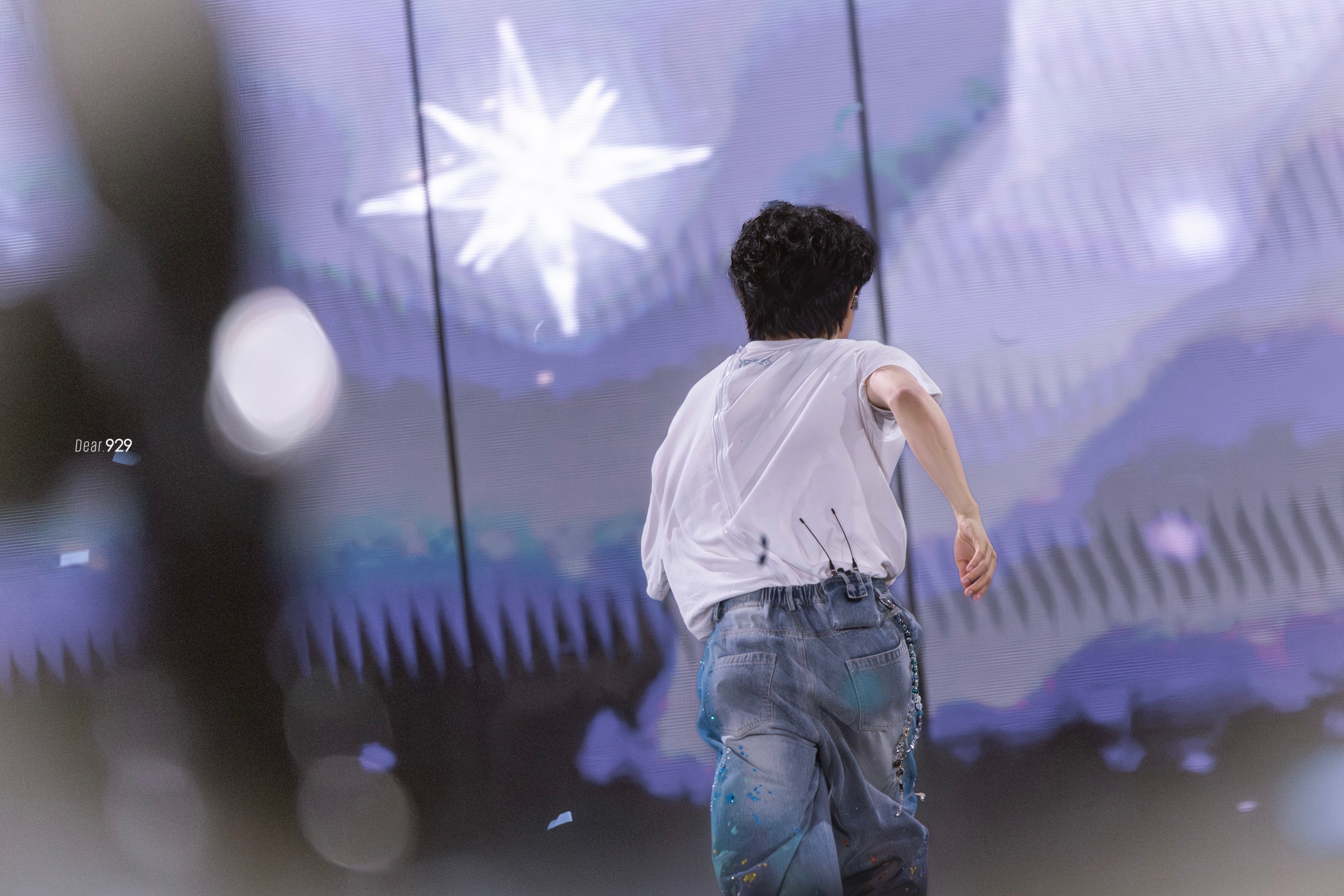 周深[超话]  🌟「昏暗的时空旅程里 星星会为我指引方向」260912 周深「