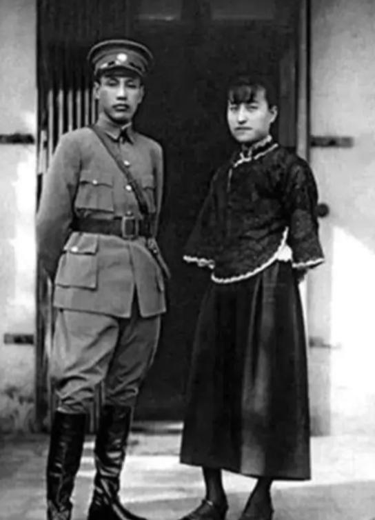 1927 年太平洋深海之上，被蒋介石单方面撕毁婚约的陈洁如纵身跳海，可很少有人知