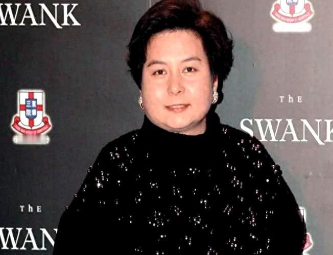 谁说豪门只有算计没有真情？
何超蕸去世后，何猷君深夜晒出两人肩并肩、笑得特开心的