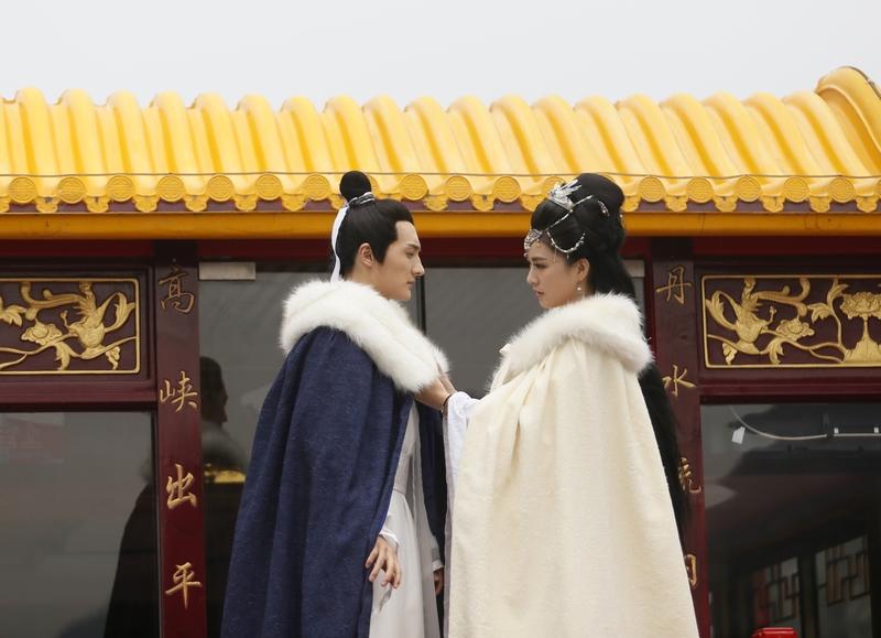 《琅琊榜》里，若要选个朋友，我选言豫津。他出场时像个玩世不恭的公子哥，路边调戏卖