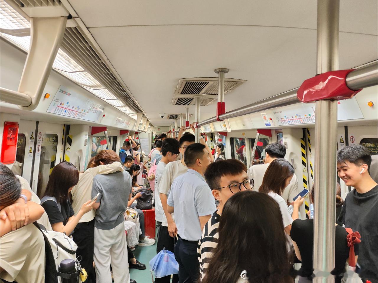 广州地铁网友：2026年5月31日（周日，广州雨过天晴，26-33℃）广州地铁客