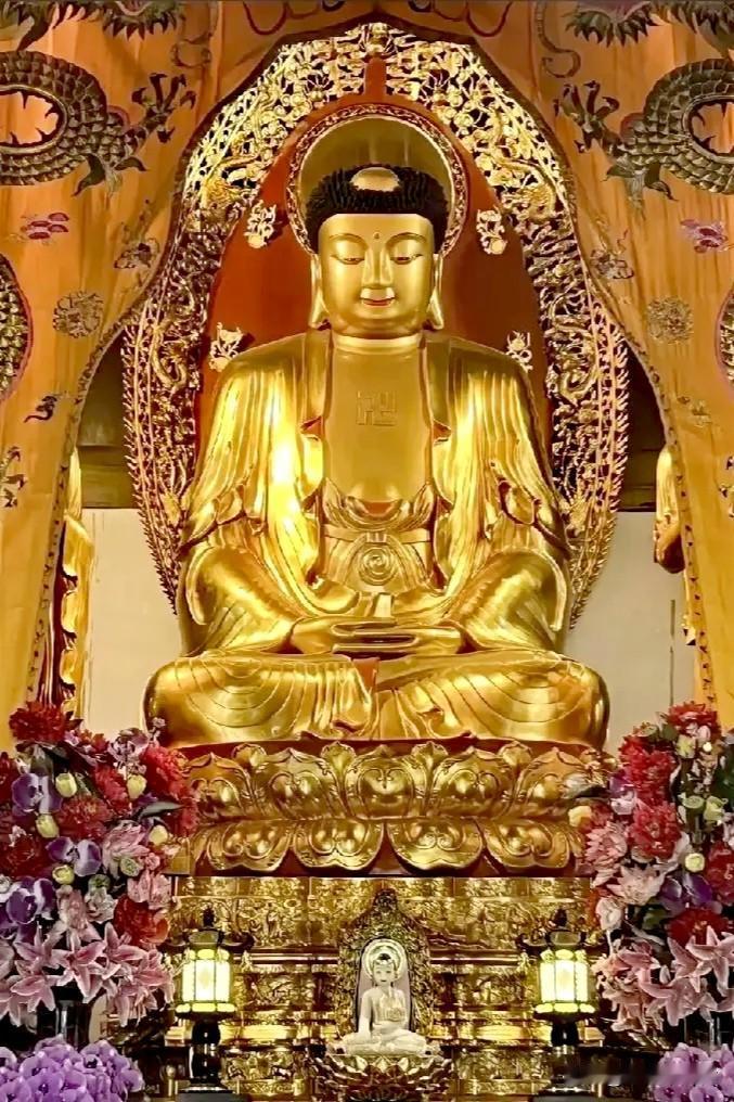 姑苏寒山寺：这尊金身佛像，藏着中国人最温柔的祈福心愿
 
提到寒山寺，你只想到《