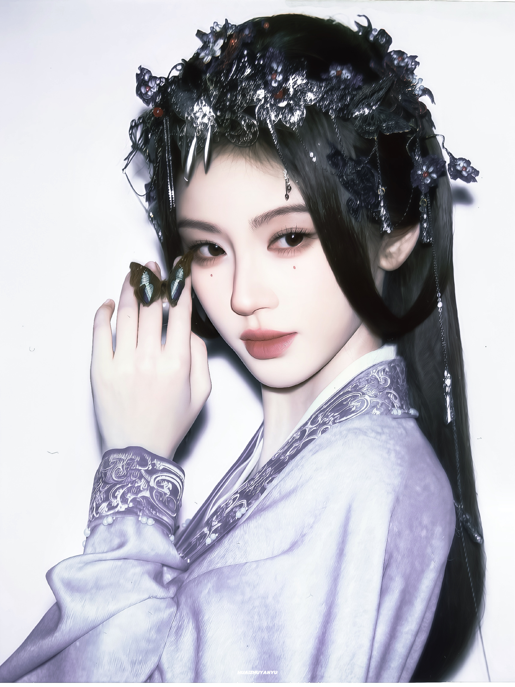素手托蝶🦋鞠婧祎素手托蝶