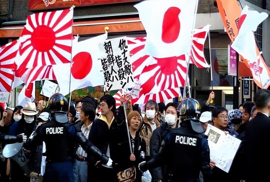 5000企业倒闭、14万民众上街抗议！日本民生苦不堪言，右翼政客却依旧疯狂拱火！
