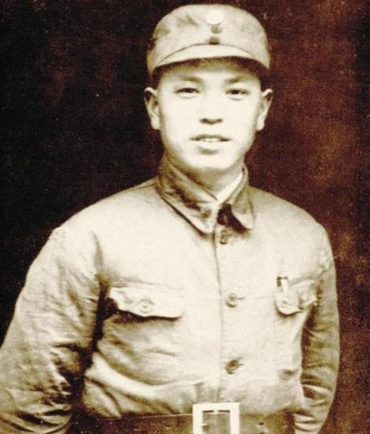 1941年皖南九千人被围歼，傅秋涛偏带着孕妻冲出去了——护他突围的，是一支从未露
