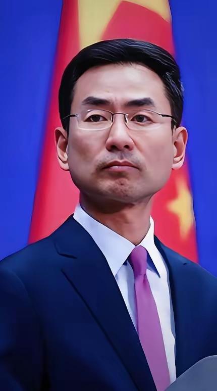 认怂就是认怂，
 
别拿格局当遮羞布，
这玩意儿最容易麻痹人的心智
​这帮人是真