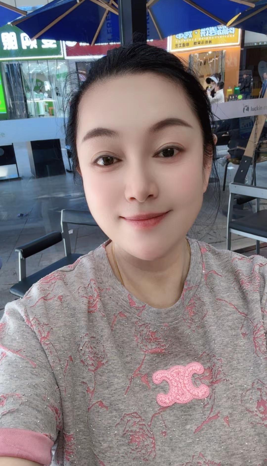 闲时煮一杯咖啡，慢品人间温柔，日子平淡，满心安然。