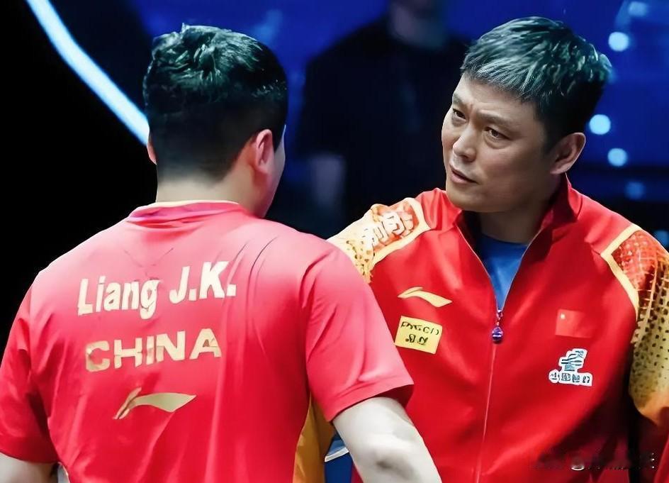 刘志强培养梁靖崑还是下了心思的。梁靖崑早年痴迷正手暴力打法，反手不好好练，还跟教