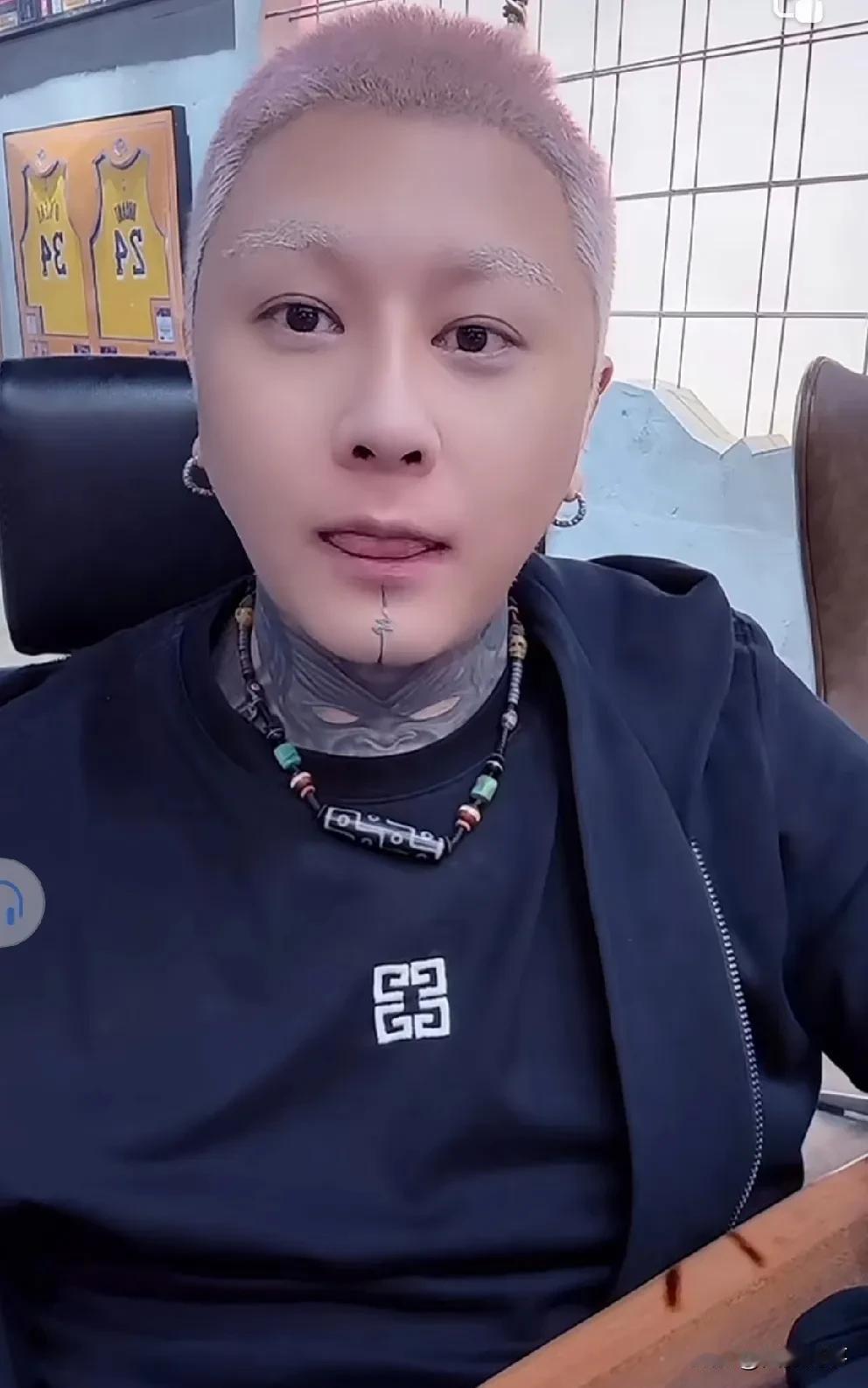 方丈讲述二驴对兄弟大方，唯独酒后变身扇嘴巴往嘴里吐痰！

           