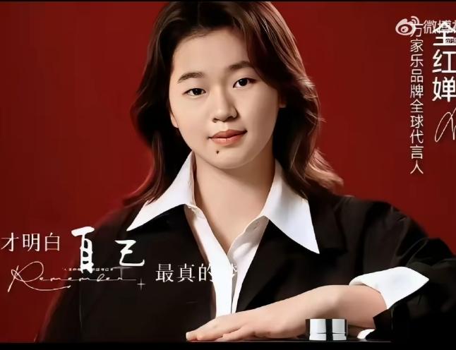 自信的全红婵，端庄大气的全红婵。
再也不是那个幼稚的小丫头，而是一个漂亮的大丫头