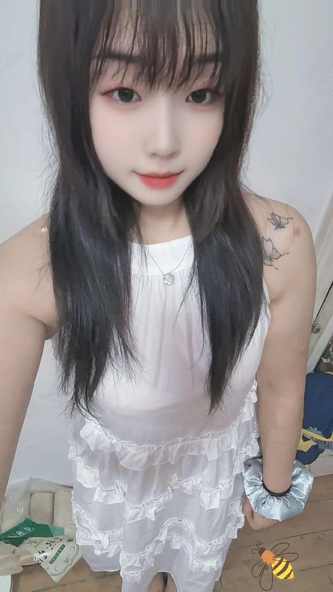 白裙子yyds 夏日穿搭白色连衣裙 手臂纹身 小女人风格 小白裙的夏天