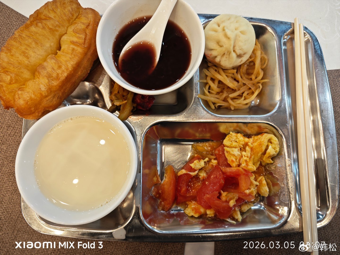 为看雪景出去吃了一个早饭，很久没吃早饭了，没想到还很好吃。 