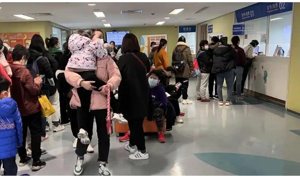 谁在买200元一粒的流感药

当前，流感季正持续“冲顶”，流感药“新老混战”，2