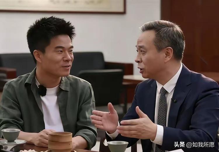 看到康震去董宇辉家吃饭，
评论区都在说：
这才是文化人的“神仙聚会”！

咱得承