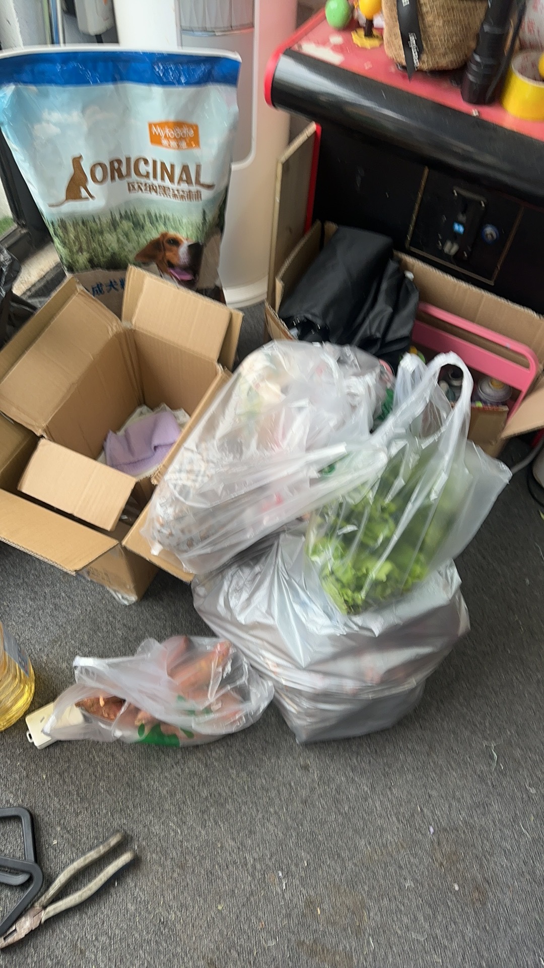 今晚烧烤…400块钱的料。菜市场400块，我嘞个豆，20个人吃都够。在长沙的… 