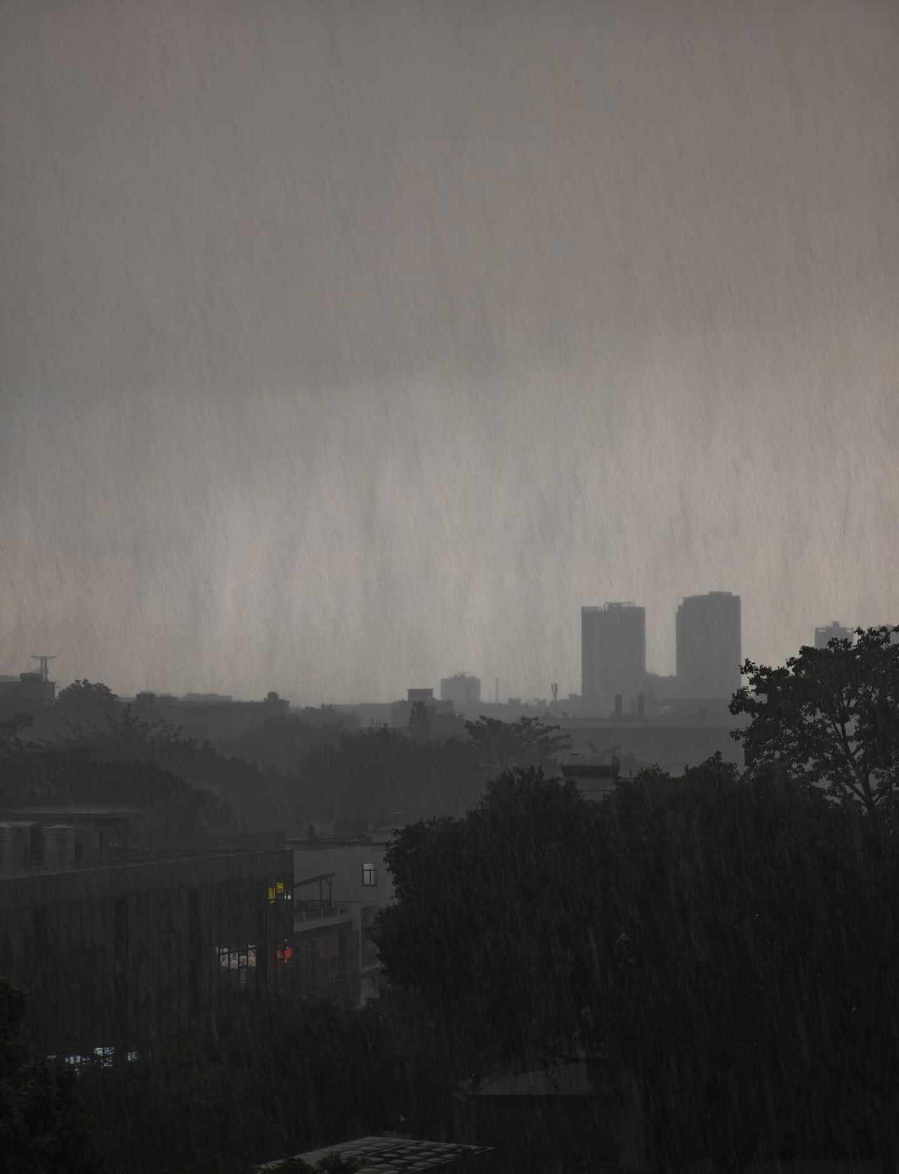 天气预报！你告诉我！这是小雨吗？！
广州天气 雷阵雨来袭 突如其来的雨 暴雨 善