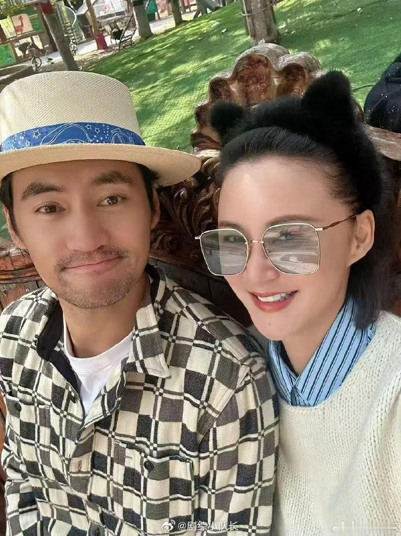 袁弘张歆艺结婚十周年 结婚十年快乐。愿下一个十年，她还做她的少女，他还做她的捍卫