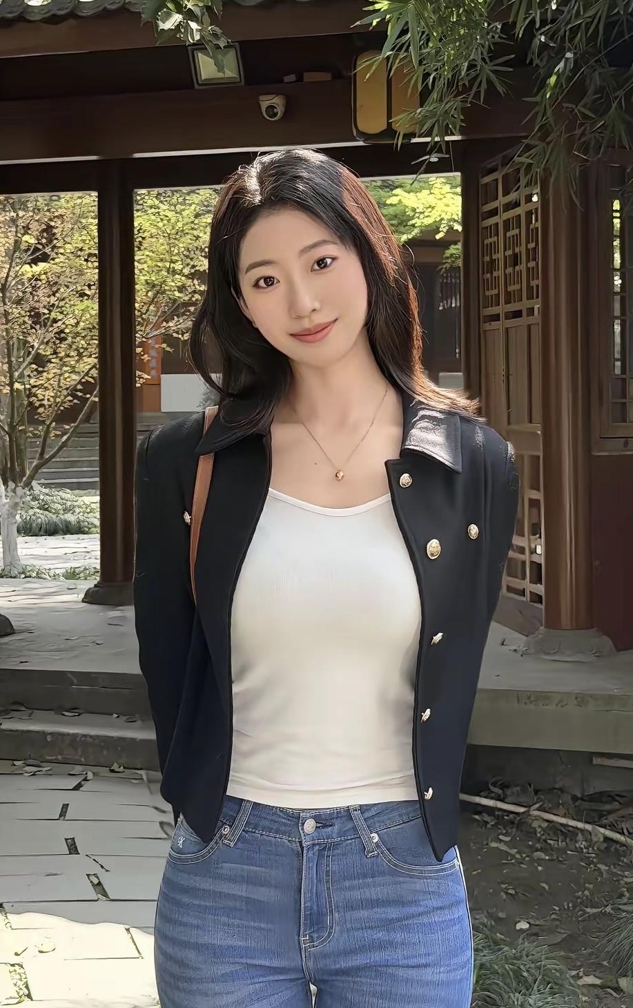 红袖添香夜，月色满庭芳。