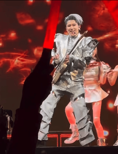 离开雅谁还把我当小孩   雅成都演唱会浪姐披哥团建  打卡演唱会，跟着节奏摇摆，