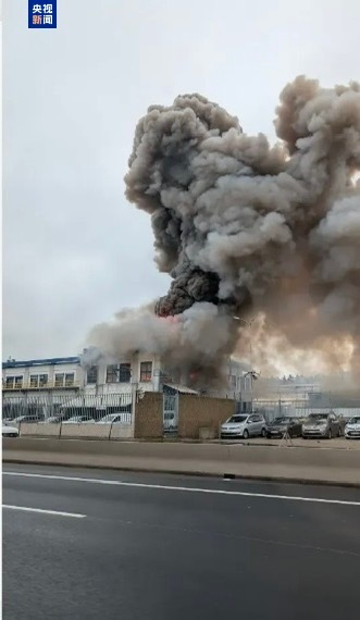 【#法国一实验室发生爆炸# 已致4人受伤】当地时间12月22日，法国罗讷省里昂市