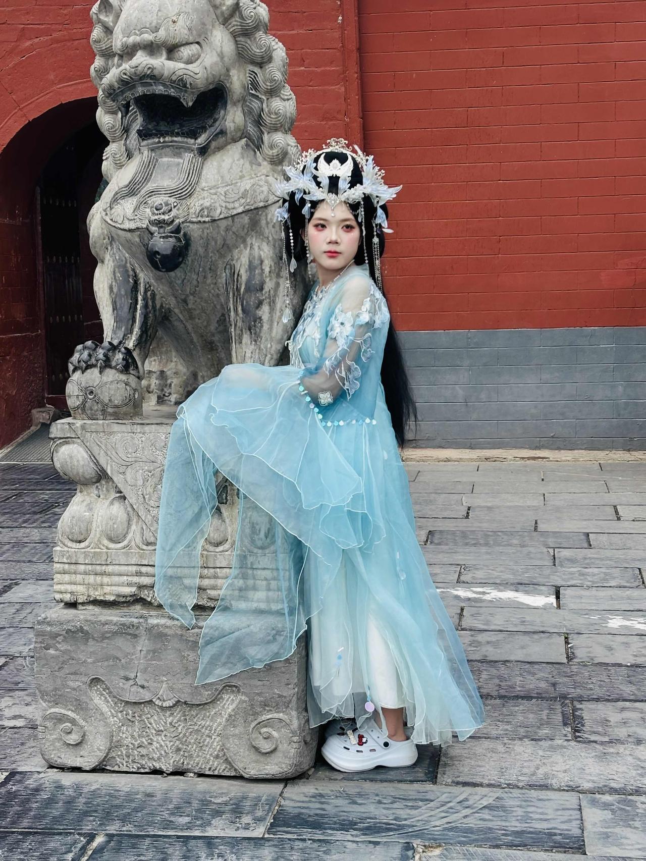 随手拍下初夏美景洛阳的美女，太漂亮了！
