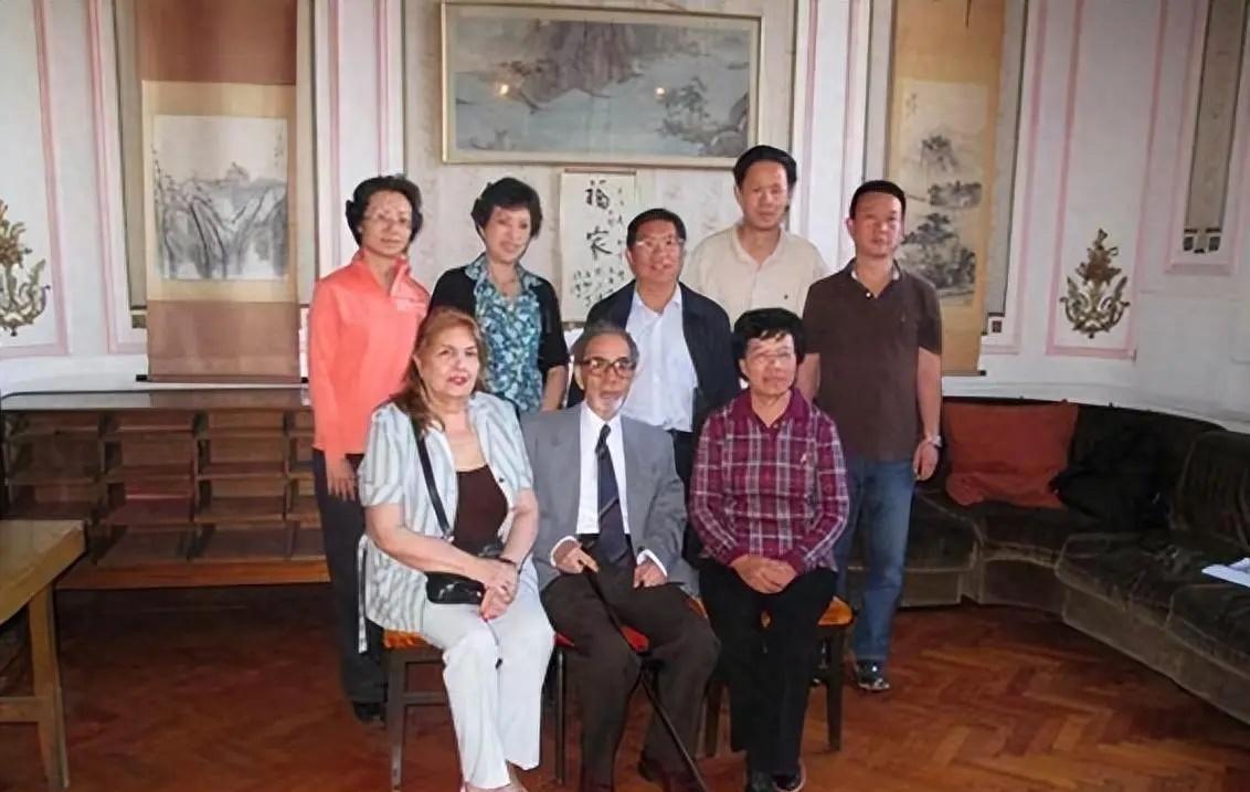 1986年，程立人带着妻儿不远万里从阿根廷回到了故乡贵州许家坝，他的归来，引起了