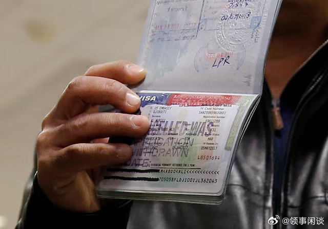 【特朗普政府称已吊销超过30万份签证】[这相当于变相抢钱不是？美式民主翻手云覆手
