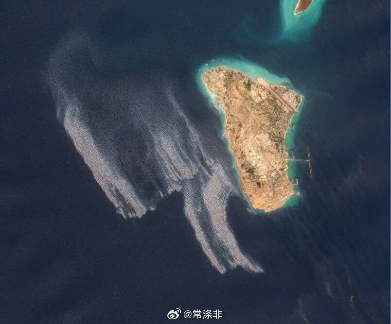 最新消息：根据 Orbital EOS 的卫星分析，伊朗哈尔克岛附近出现大规模油