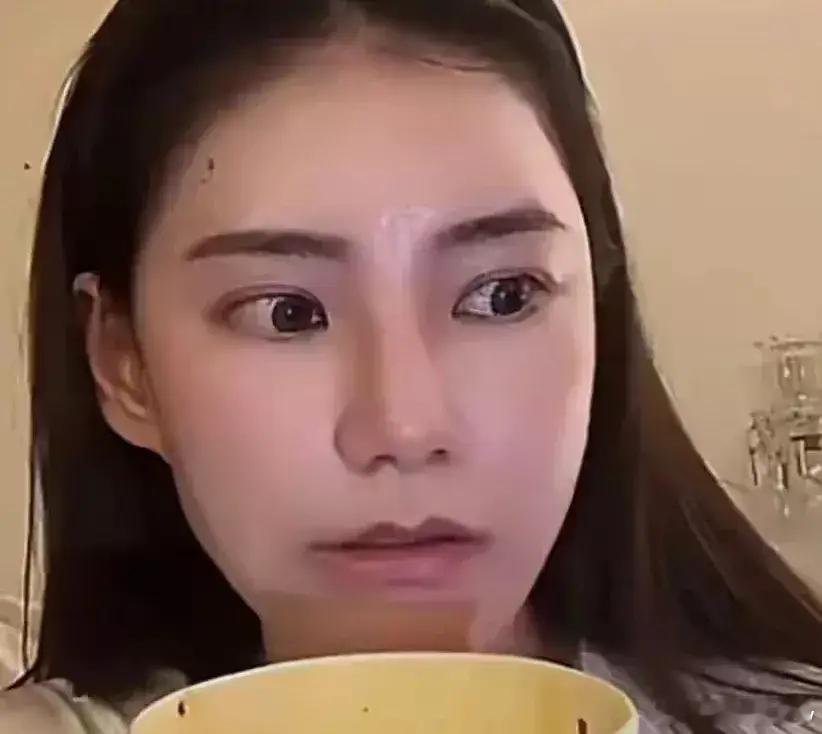 汪小菲现在进退两难，结婚吧，心里膈应，不结吧，又怕被人骂薄情寡义。马筱梅比大S还