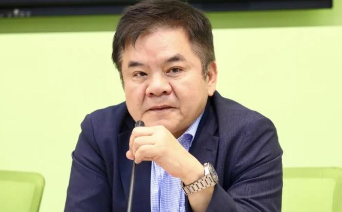 针对国民党主席郑丽文强调两岸同属一中，民进党团干事长庄瑞雄6月8日叫嚣称，“台湾