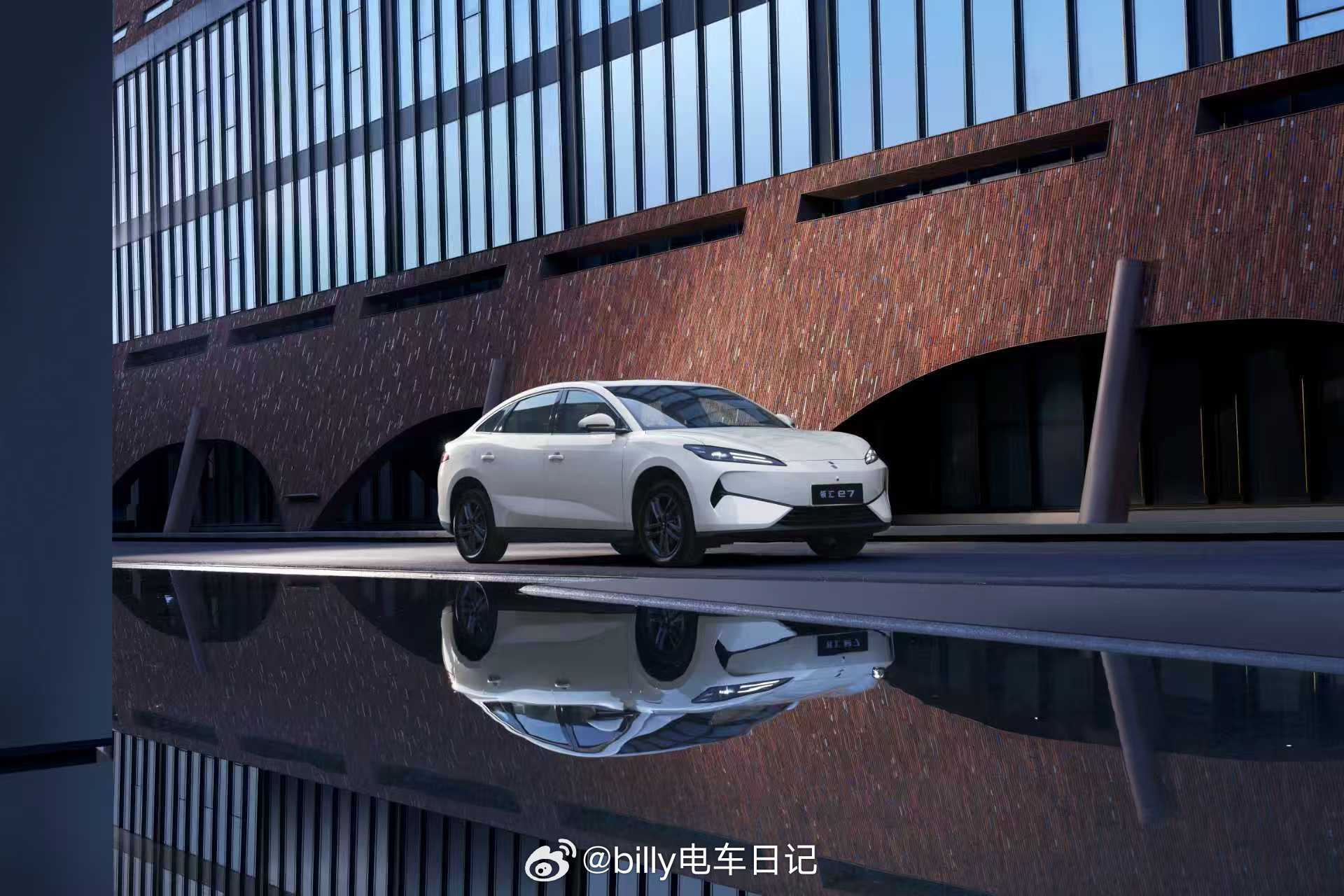 最近刷到一个挺有意思的视频，是领汇e7拍的闪充创意短片。内容其实不复杂，但把很多