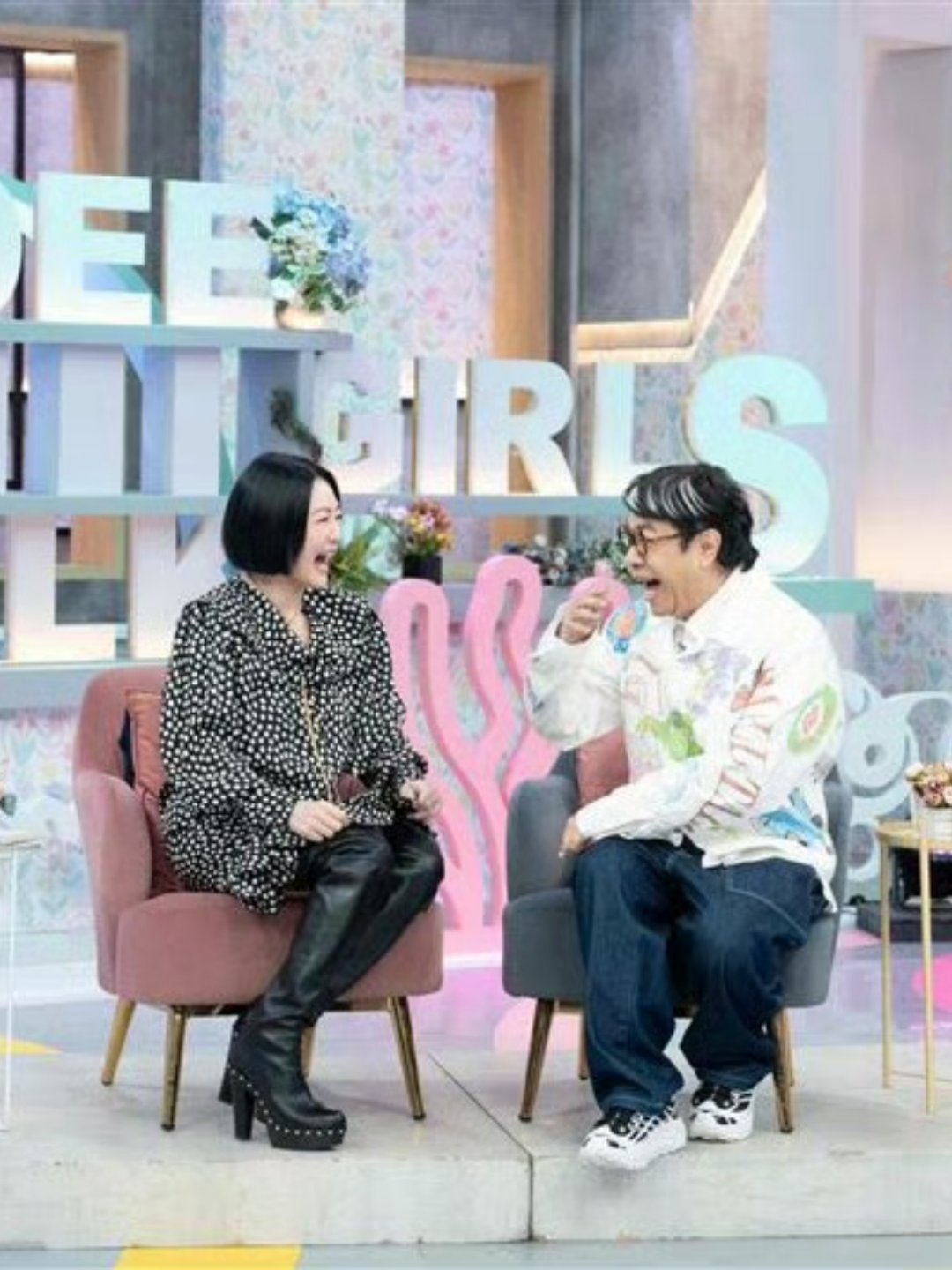 小S后悔发起大S最后的日本旅行 据消息，小S在节目里自责发起大S最后的日本旅行，