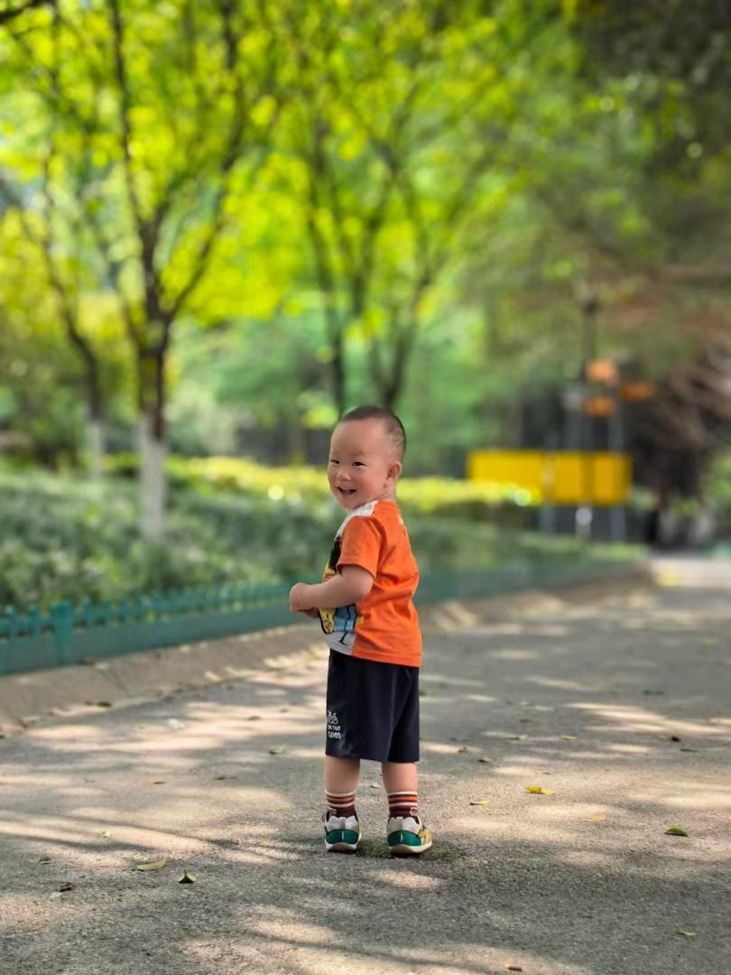 看着你婴儿感慢慢消失，很快就长大以后就不需要我了，突然觉得好难过，现在...
