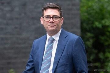 英国新首相上台48小时，就把国家卖给了美国！

安迪·伯纳姆，英国五年里的第五位