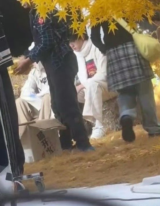 时代少年团秋日拍摄路透 时代少年团秋日拍摄路透🈶，期待弟弟们好看的造型哇🤗 