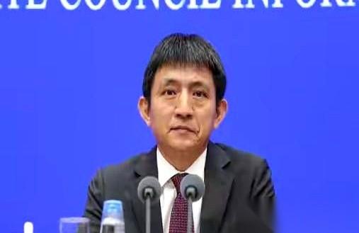 人家骂我们“脾气大”，“无礼”。
我看完就笑了。
这不就是那种，一边堵着你家门不