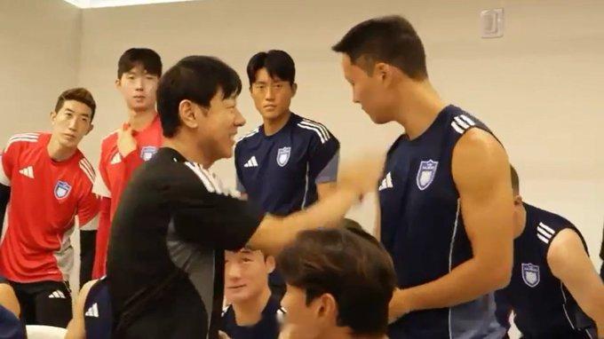 申台龙因为在蔚山打球员被韩国内部禁赛1年，印尼方面找到韩国打听消息，目前确认申大