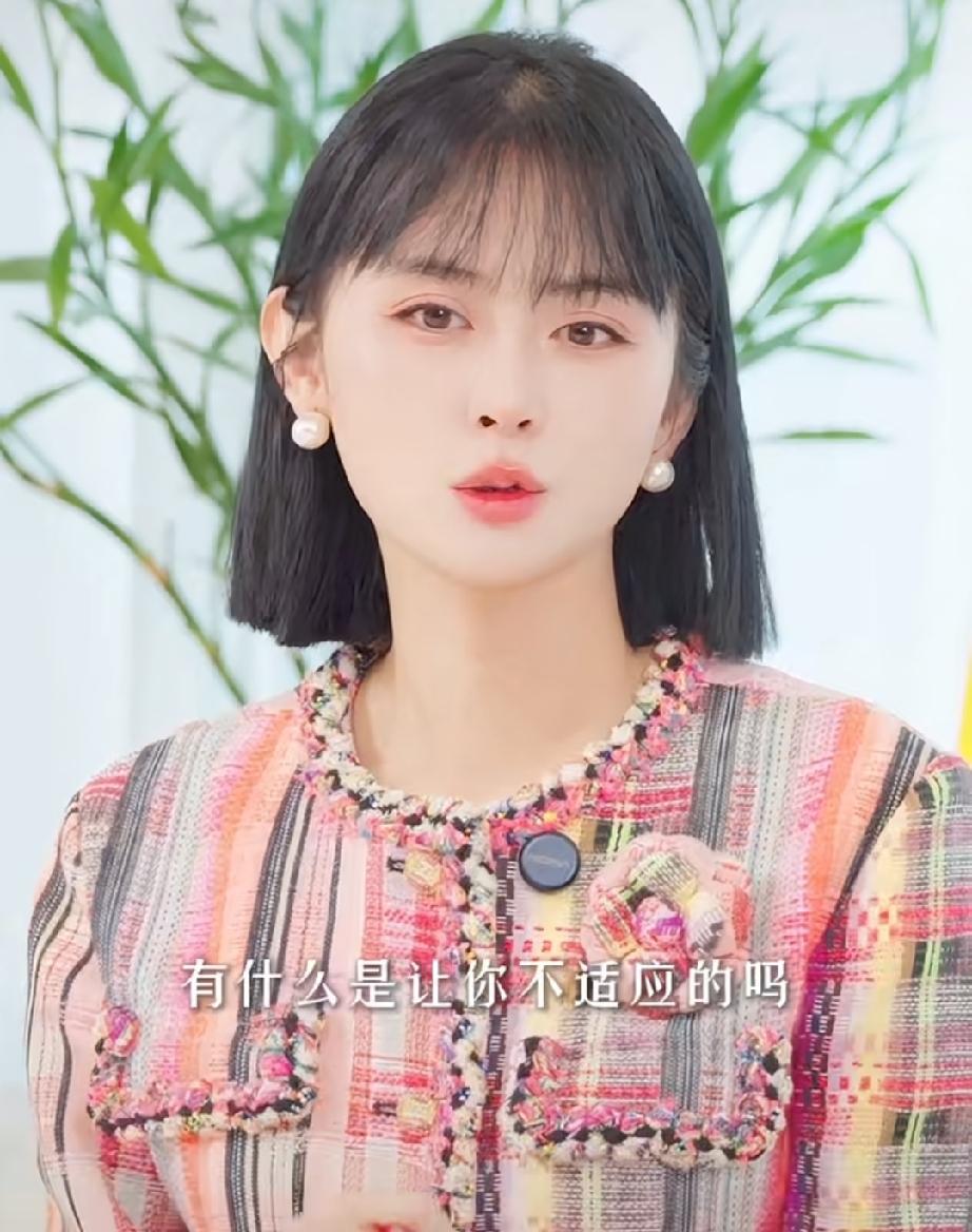 谢贤前女友说起当年刚到香港的时候特别难

因为她是一个很年轻的内地女孩，和四哥身